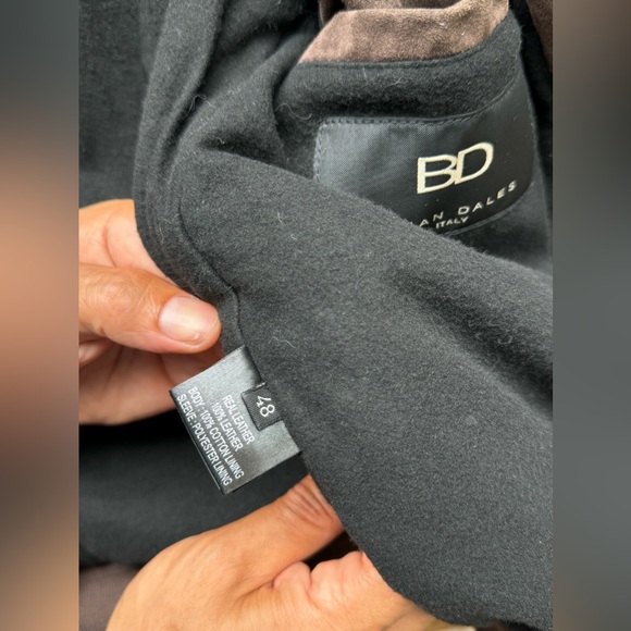 Very very cool versatile leather jacket, unfortunately snug for me never worn - Picture 7 of 8